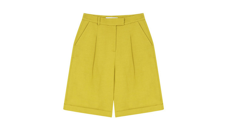 Şortlar plajdan şehre indi