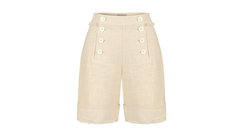 Şortlar plajdan şehre indi