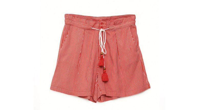 Şortlar plajdan şehre indi