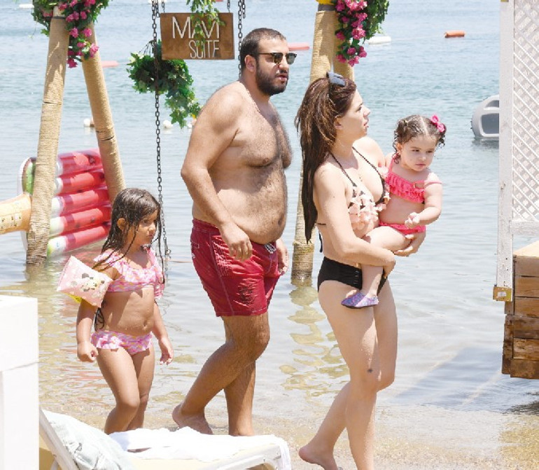 Eski eşler Damla Ersubaşı ile Mustafa Can Keser tatile çıktı