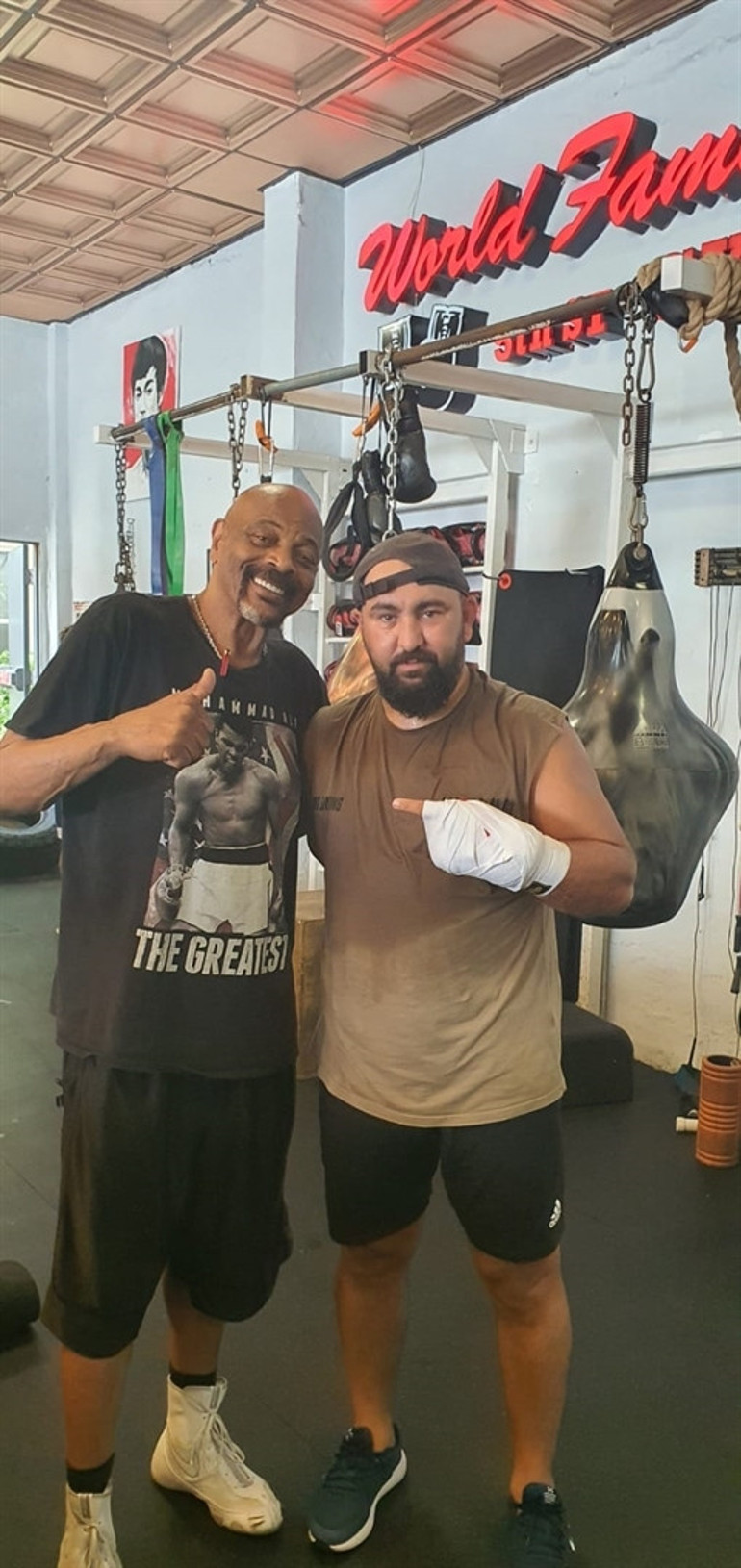 Serdar Avcı, WBC kemeri için efsanevi boksör Muhammed Alinin salonunda çalışıyor