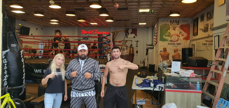 Serdar Avcı, WBC kemeri için efsanevi boksör Muhammed Alinin salonunda çalışıyor