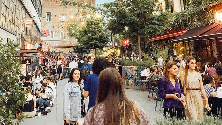 Bize en yakın yabancı