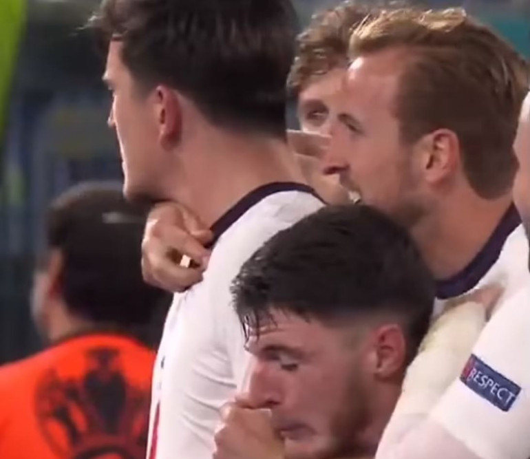 EURO 2020de İngiltere Ukrayna maçında boğulma tehlikesi Gol sevinci sırasında...