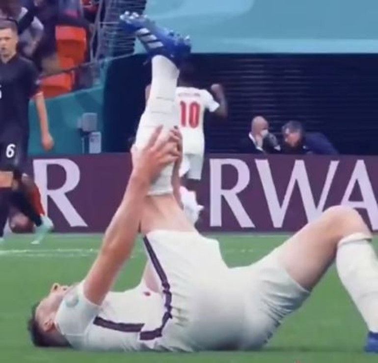 EURO 2020de İngiltere Ukrayna maçında boğulma tehlikesi Gol sevinci sırasında...