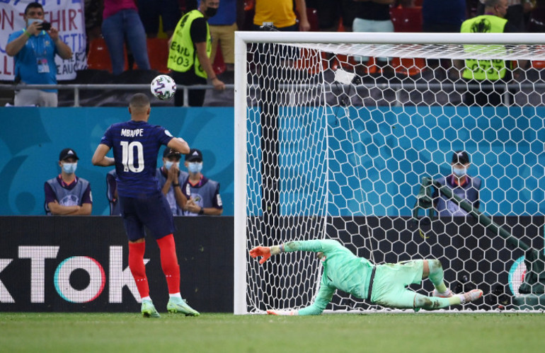 EURO 2020den erken elenen Fransada kriz büyüyor Kıskançlık, negatif enerji ve kavga...