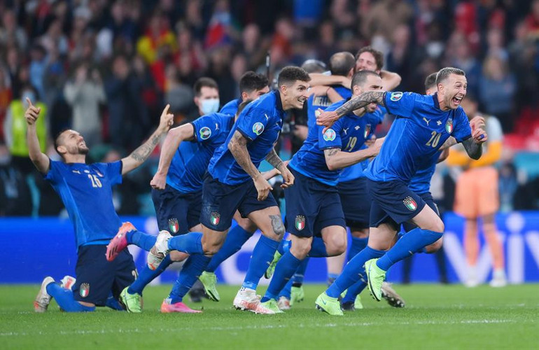 Son Dakika: İtalya - İspanya maçında güvenlik görevlisi yıldız futbolcuyu tanımadı Erken uyuyanlar çok şey kaçırdı...