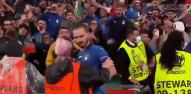 Son Dakika: İtalya - İspanya maçında güvenlik görevlisi yıldız futbolcuyu tanımadı Erken uyuyanlar çok şey kaçırdı...