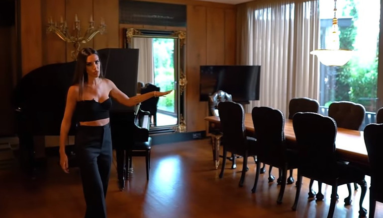 Arda Turan’ın eşi Aslıhan Doğan Turan evinin kapılarını açtı