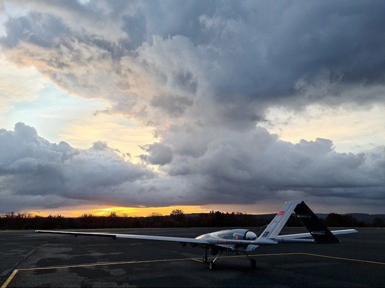 Son dakika... Ukrayna ilk Bayraktar TB2yi teslim aldı