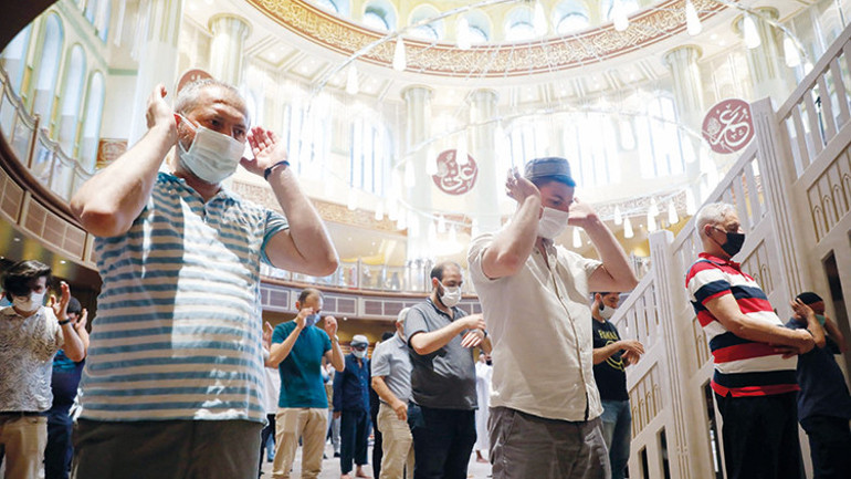 Taksim Camisi’nde ilk bayram