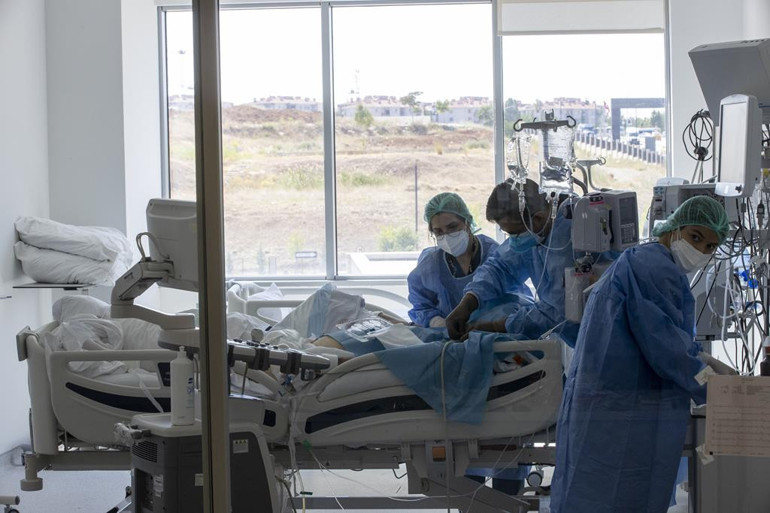 Sağlık personeli görevinin başında