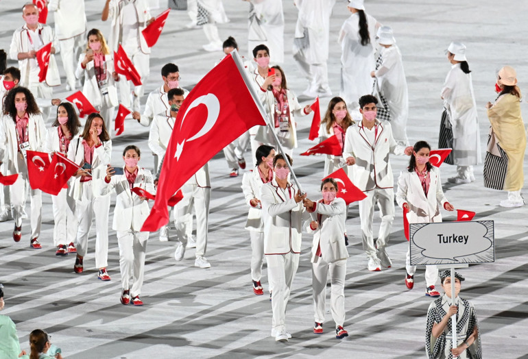 Son dakika: 2020 Tokyo Olimpiyat Oyunları resmen başladı Meşaleyi yakan sürpriz isim...