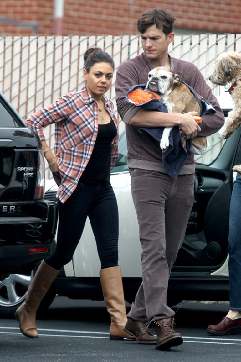 Mila Kunis ve Ashton Kutcherdan şok itiraf: Çocuklar iyice kirleninceye kadar bekliyoruz