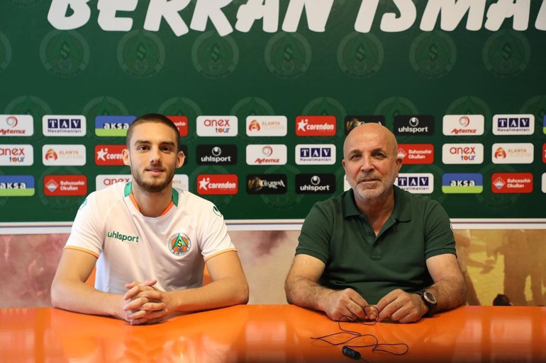 Son dakika: Galatasarayın yeni transferi Berkan Kutlunun bilinmeyen özelliği Roger Federer, Kobe Bryant ve Michael Jordan...