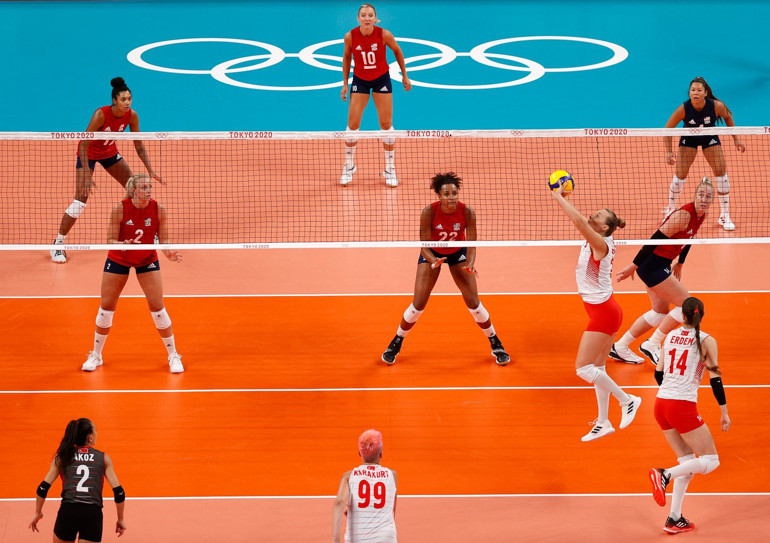 Son dakika: Filenin Sultanları geri dönemedi Dünya 1 numarası ABD, Tokyo 2020de bunu ilk kez yaşadı... (ABD 3-2 Türkiye voleybol maçı özeti)