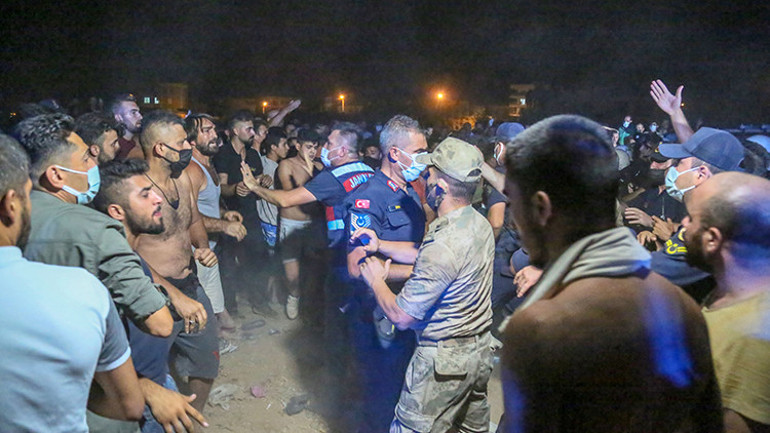 Manavgatta ormanı yaktığı düşünülen 2 kişiye linç girişimi