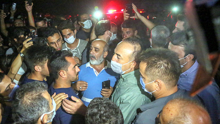 Manavgatta ormanı yaktığı düşünülen 2 kişiye linç girişimi
