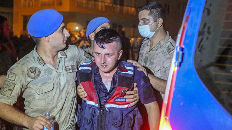 Manavgatta ormanı yaktığı düşünülen 2 kişiye linç girişimi