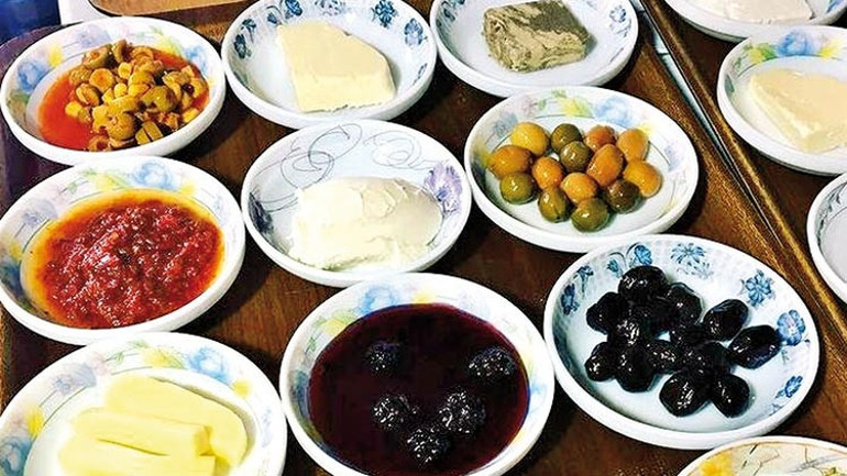 Bize şöyle esen bir masa lütfen