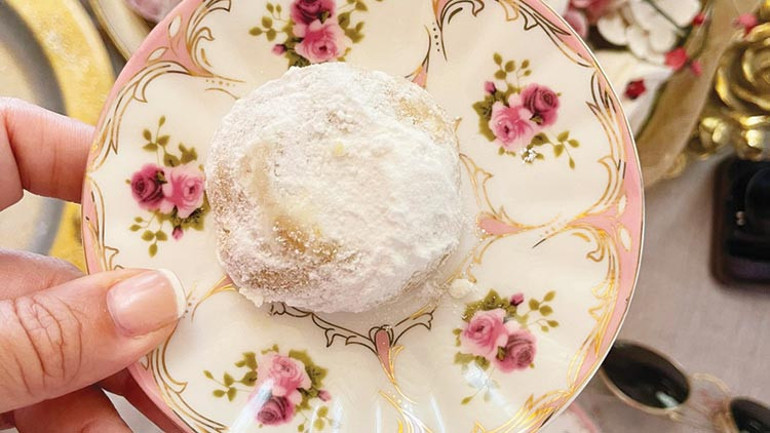 Bir ada masalı: Gelincik şerbeti ve orijinal bademli kurabiye