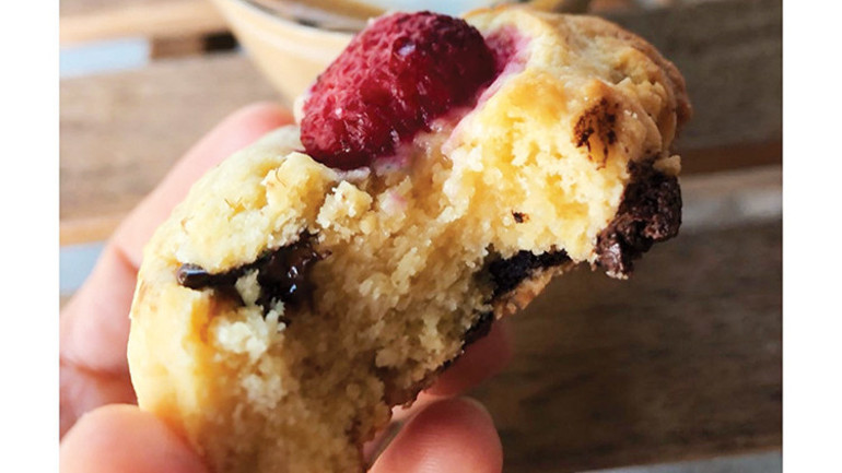 Bir ada masalı: Gelincik şerbeti ve orijinal bademli kurabiye