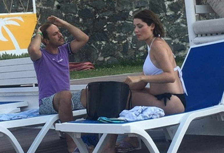 Bizi mi çekiyorlar Ünlü isimler tatilde...