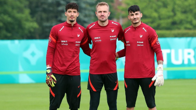 Son dakika transfer haberi: Uğurcan Çakır ve Altay Bayındıra Lille kancası Trabzonspor ve Fenerbahçe...