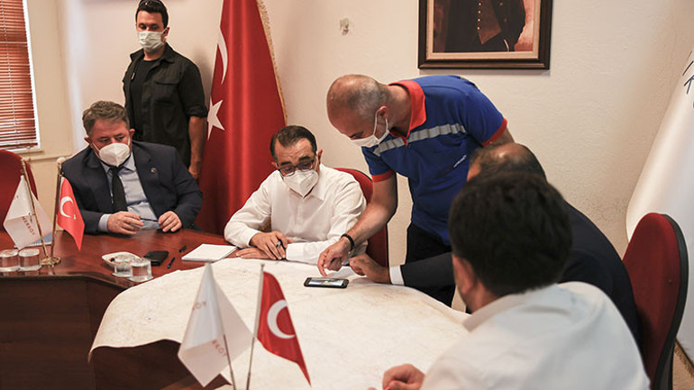Son dakika yangın haberleri... Milasta büyük mücadele Çok kuvvetli rüzgar var: Alevler termik santrale ulaştı