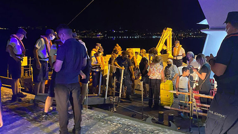 Son dakika yangın haberleri... Milasta büyük mücadele Çok kuvvetli rüzgar var: Alevler termik santrale ulaştı