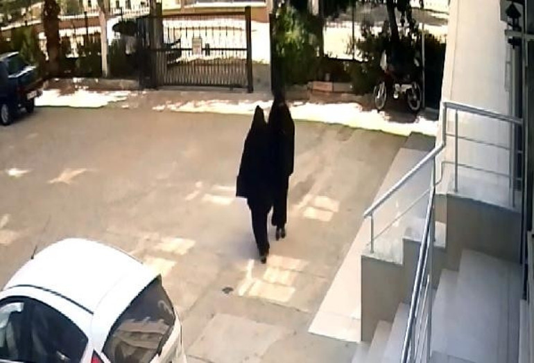 Televizyonda gördükleri yöntemle soydular  Kent kart seri numarasından yakalandılar... Şeytana uyduk savunması
