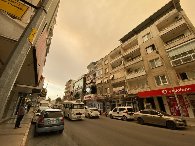 İzmir güne kırmızı güneş ile uyandı