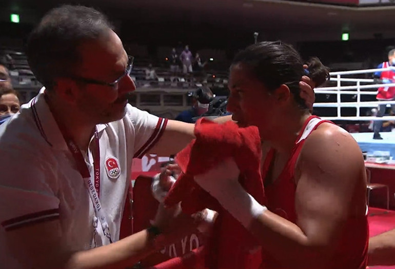 Son Dakika: Tokyo 2020de Busenaz Sürmeneliden altın, Buse Naz Çakıroğlundan gümüş madalya Kadınlar boksta tarih yazdılar...