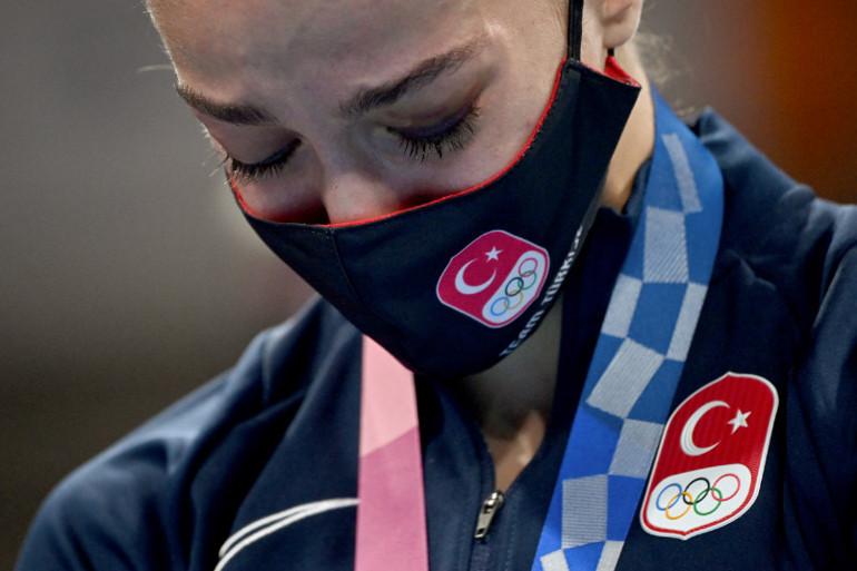 Son Dakika: Tokyo 2020de Busenaz Sürmeneliden altın, Buse Naz Çakıroğlundan gümüş madalya Kadınlar boksta tarih yazdılar...