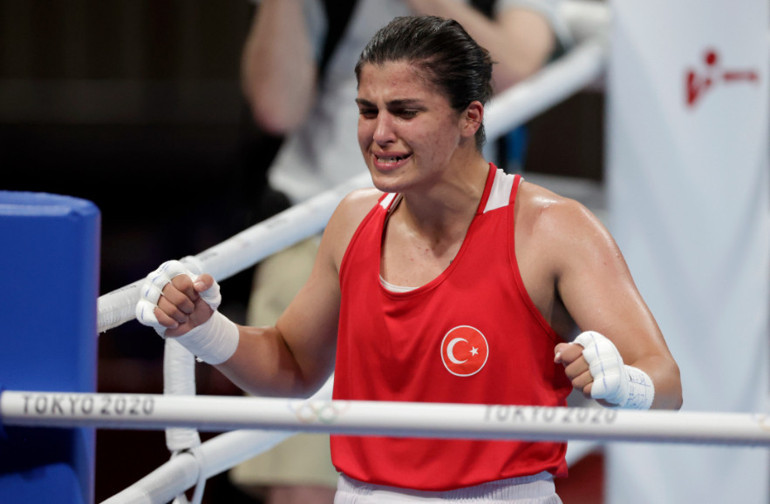 Son Dakika: Tokyo 2020de Busenaz Sürmeneliden altın, Buse Naz Çakıroğlundan gümüş madalya Kadınlar boksta tarih yazdılar...