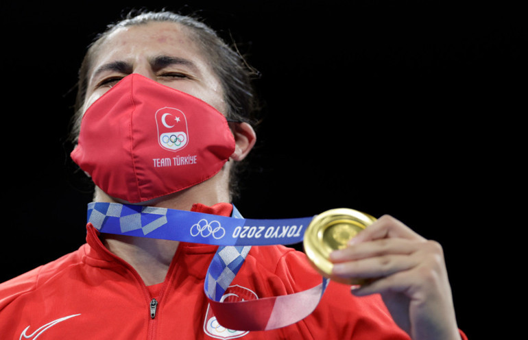 Son Dakika: Tokyo 2020de Busenaz Sürmeneliden altın, Buse Naz Çakıroğlundan gümüş madalya Kadınlar boksta tarih yazdılar...