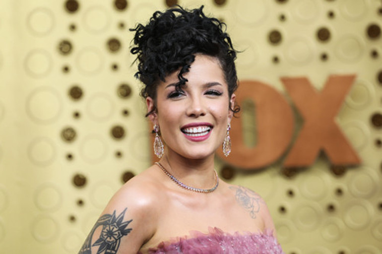 Halsey, Türkçeyi ilerletti: Tombalak bebe