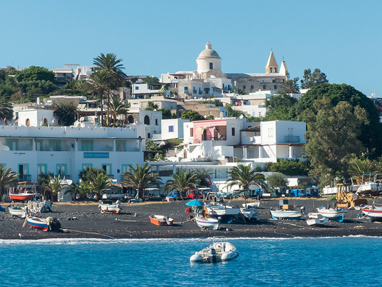 Bekarlar eş bulmak, evliler çocuk sahibi olmak için geliyor