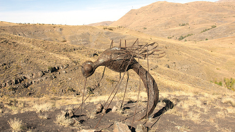 Bozkırda devasa heykeller