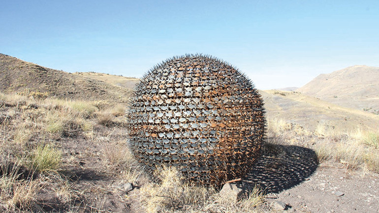 Bozkırda devasa heykeller