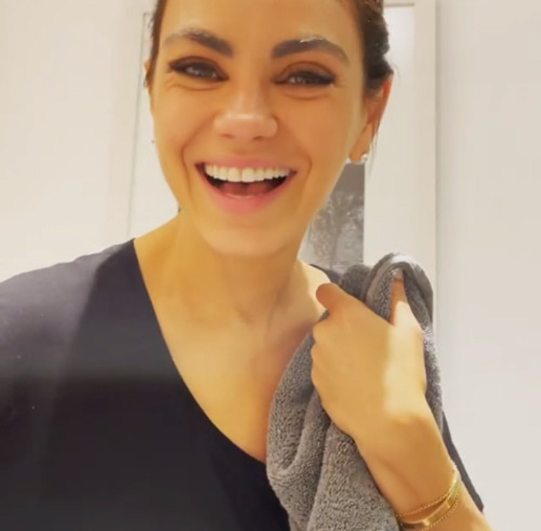 Mila Kunis ve Ashton Kutcher şimdi de duş videosu paylaştı