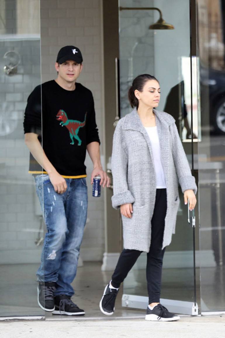 Mila Kunis ve Ashton Kutcher şimdi de duş videosu paylaştı
