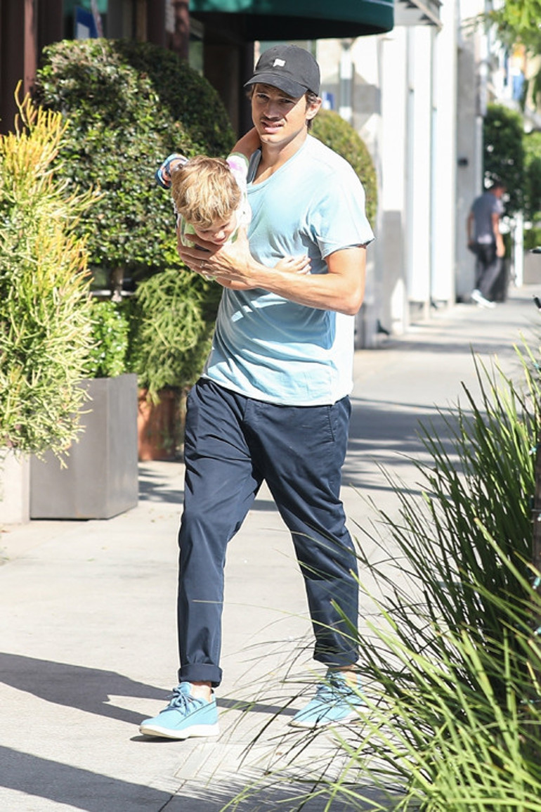 Mila Kunis ve Ashton Kutcher şimdi de duş videosu paylaştı