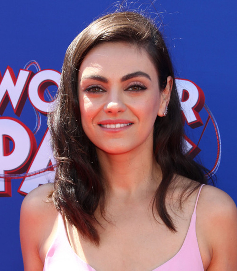 Mila Kunis ve Ashton Kutcher şimdi de duş videosu paylaştı