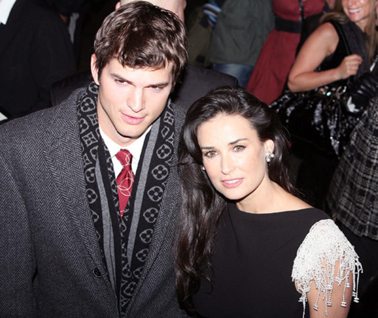 Mila Kunis ve Ashton Kutcher şimdi de duş videosu paylaştı