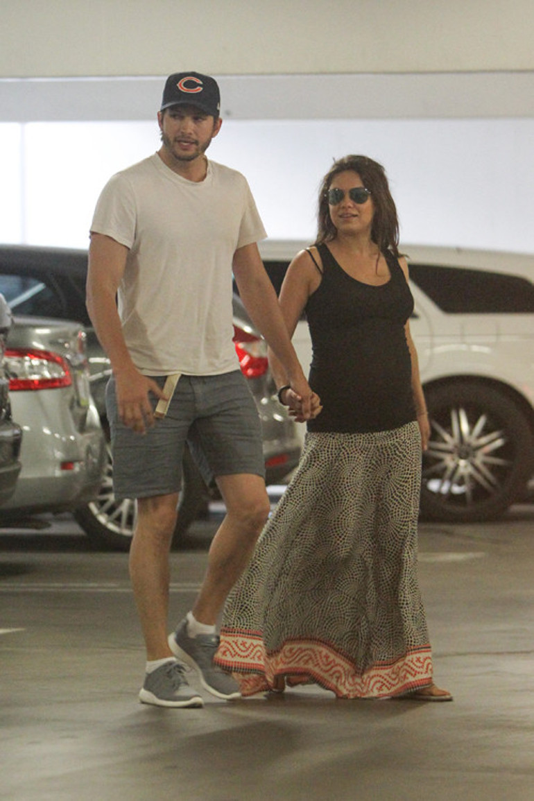 Mila Kunis ve Ashton Kutcher şimdi de duş videosu paylaştı