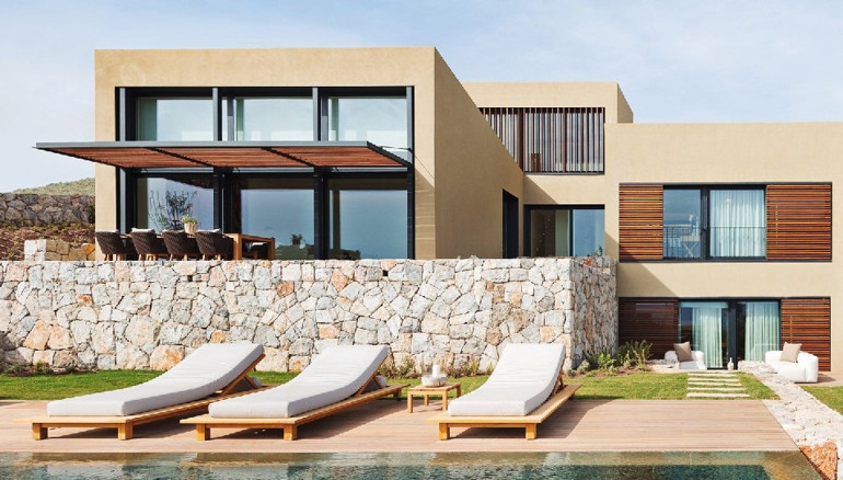 Aysun Kayacı 9 yıl sonra  tatil için  Türkiye’de