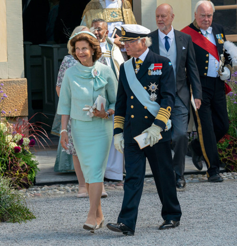 Prens Carl Philip ile Prenses Sofianın üçüncü oğulları Julian vaftiz edildi