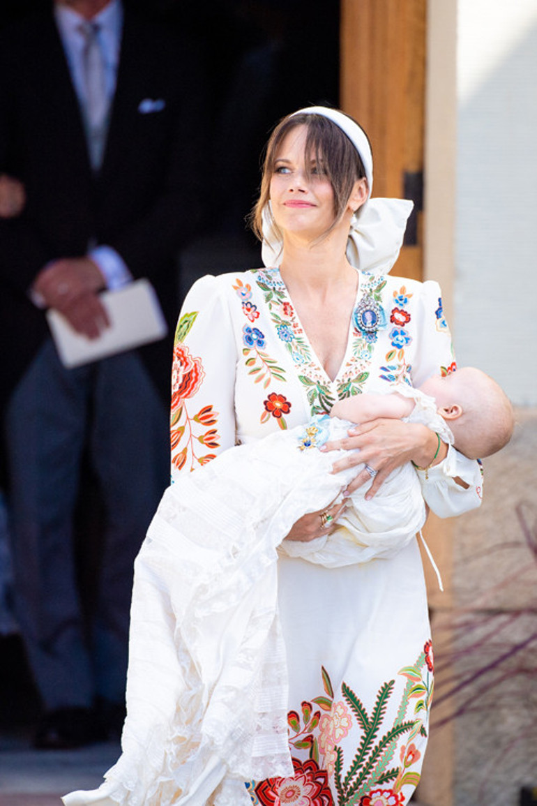 Prens Carl Philip ile Prenses Sofianın üçüncü oğulları Julian vaftiz edildi