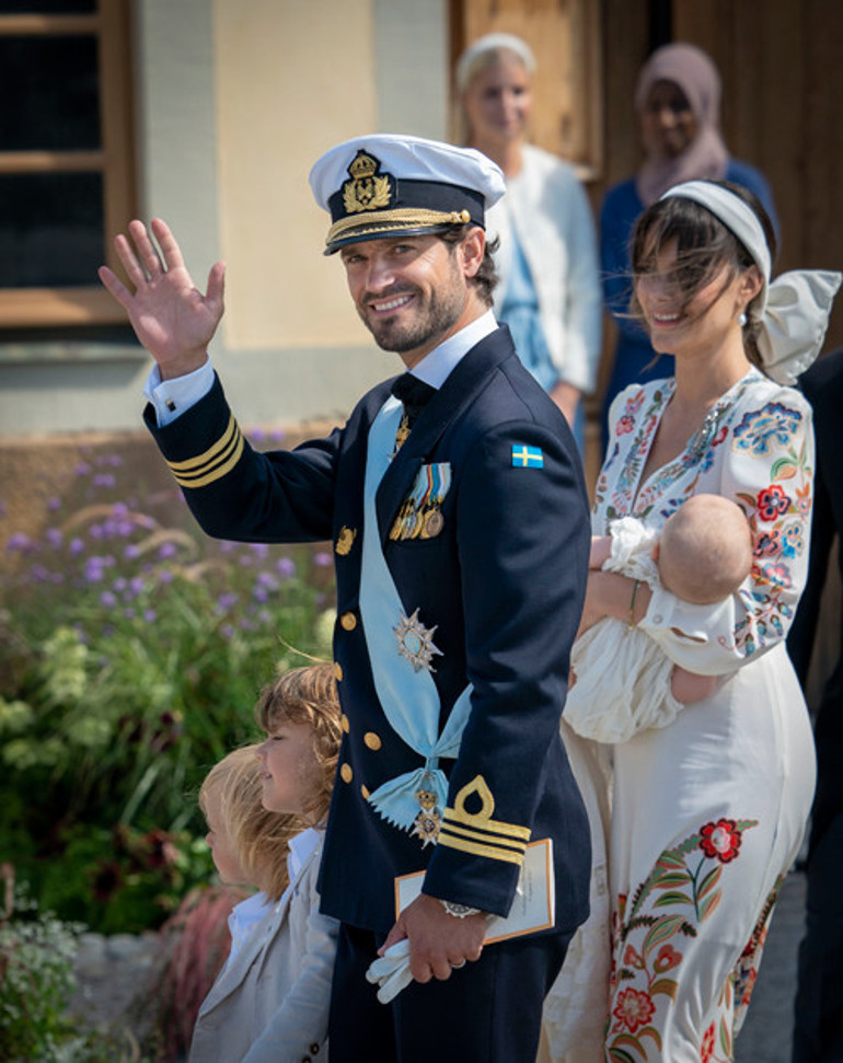 Prens Carl Philip ile Prenses Sofianın üçüncü oğulları Julian vaftiz edildi